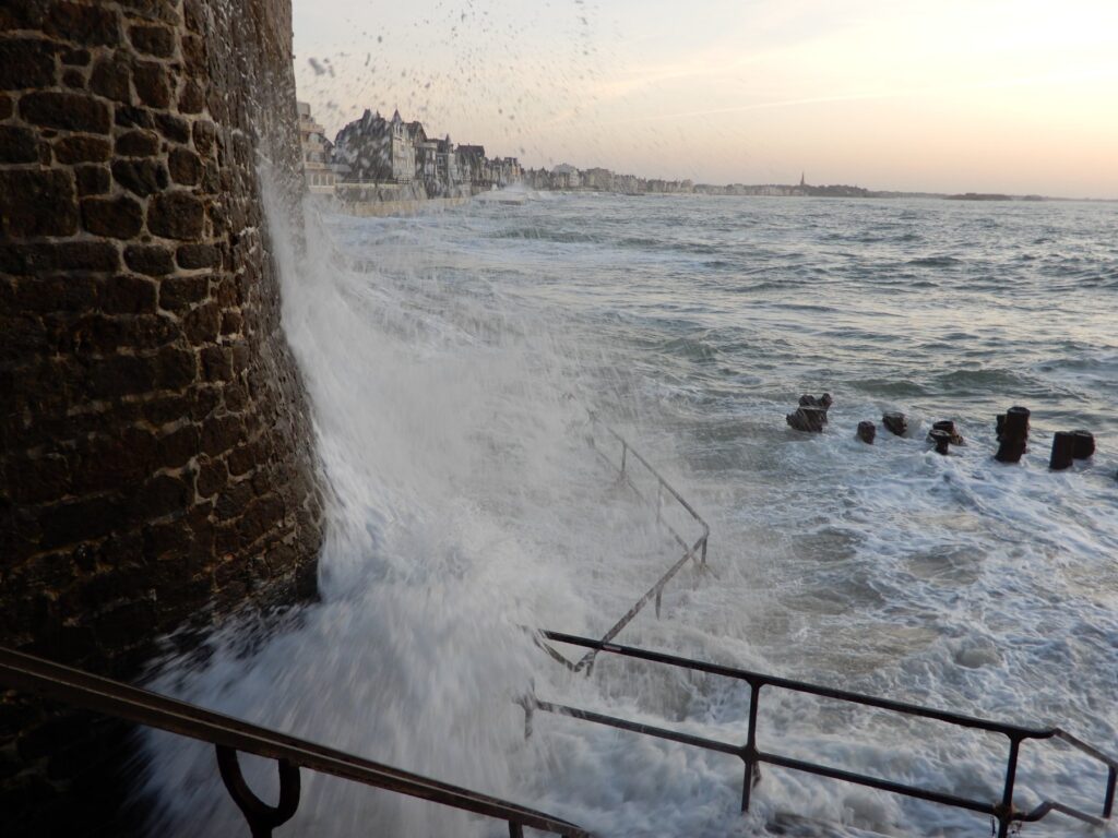 spring tide in Saint-Malo